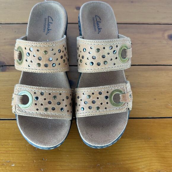 Light Use Clarks Bendables Lexi Laurel Strap Leather Slip On Sandal Size 7.5 Tan - Picture 2 of 12